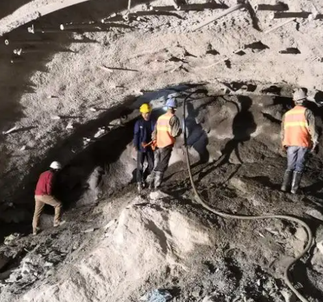 武鸣拱顶带模注浆料的施工流程及注意事项